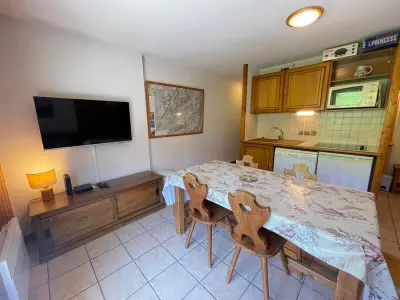 Appartement à Flumet, Appartement cosy au pied des pistes avec balcon, wifi et parking - L1003213