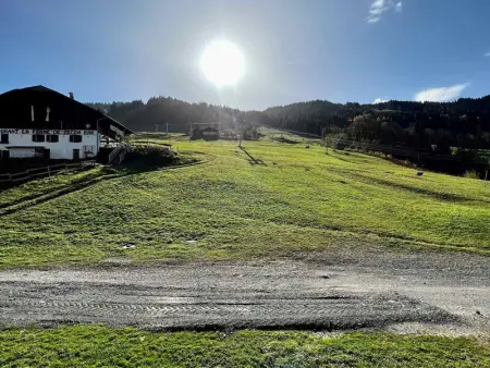 Appartement cosy au pied des pistes avec balcon, wifi et parking - Photo 9