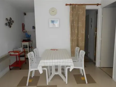 Appartement à Saint Hilaire de Riez, Appartement T2 cabine en RDC avec terrasse, proche plage et commerces, garage privatif - L891618