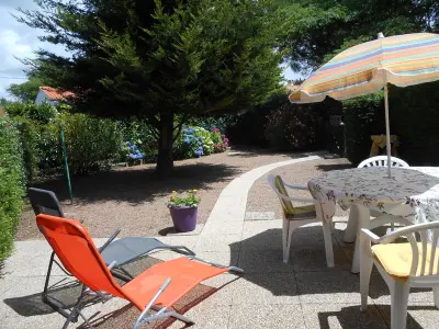 Maison à Saint Vincent sur Jard, Pavillon avec piscine commune et jardin à 800m de la plage - L841703