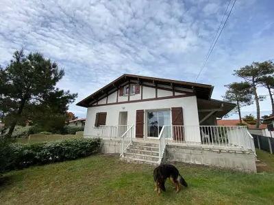 Maison à Capbreton, Maison familiale landaise à 350m de la plage avec garage, 4 chambres et jardin - L841783