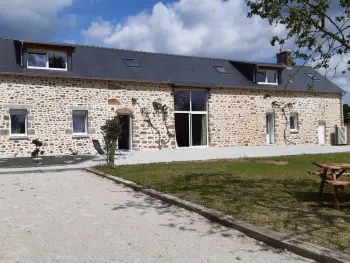 Casa rural en Saint Léonard des Bois,Longère rénovée avec charme, 5 chambres, grand jardin, proche du village, idéale pour 15 pers. FR-1-410-355 N°841910