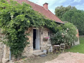 Gite à Terjat,Gîte charme & confort avec piscine, terrasse, jardin clos, près de Néris les Bains, animaux acceptés FR-1-489-344 N°841914