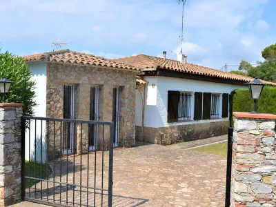 Gite à Begur, Maison à Begur avec piscine commune, jardin, terrasse, 2 chambres pour 5 personnes - L842375