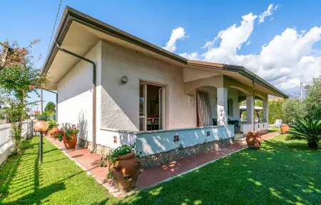 Location Maison 6 personnes à Capezzano Pianore - Photo 1