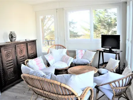 Maison 7 pièces avec WIFI à 5 min de la mer, Fort-Bloqué, jardin, animaux acceptés, pouvant accueillir 12 pers - Photo 1