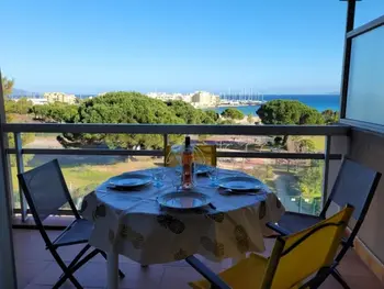 Appartement à Bormes les Mimosas, Beau T3 3* à 50m de la plage avec piscine, tennis et parking. - L892130