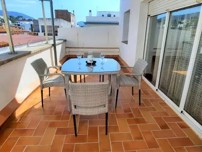 Appartement à Llançà, Charmant Appartement avec Terrasse au Port de Llançà – Idéal pour Couples - L892164