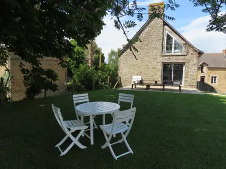 Maison familiale avec cheminée et grand jardin à Pontorson - Photo 17