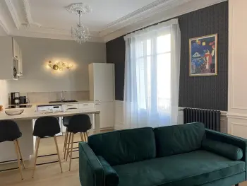 Appartement à Vichy,Appartement Équipé avec Balcon au Cœur de Vichy - Proche Thermes et Commerces FR-1-489-362 N°892398