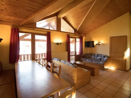 Appartement à Lanslevillard, Appartement Duplex 10-12 pers. à 20m des pistes avec sauna, wifi et proche commerces - L892407