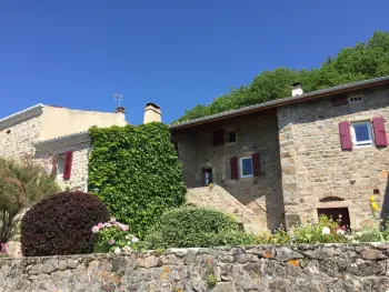 Gite à Véranne,Charmant gîte avec poêle à bois, terrasse et jardin, sentiers rando, 1 chambre + mezzanine FR-1-496-256 N°843503