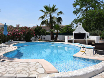 Rez de jardin d'une villa avec piscine privée et WIFI, Villa 7 personen in Marseillan Plage FR-1-387-175