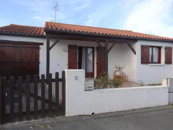 Maison à La Faute sur Mer,Maison au calme près de la plage, 2 chambres, animaux acceptés, WiFi et parking inclus FR-1-476-179 N°843615