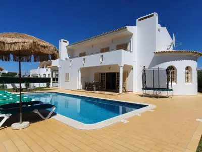 Villa à Albufeira, Villa spacieuse pour familles avec piscine privée à Albufeira - L843620