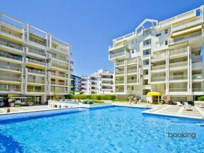 Novelty , climatizado, piscina en primera línea., Appartement 4 personnes à Salou 898553