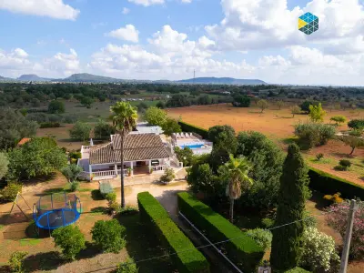 Villa à Llucmajor, Maison confortable à Llucmajor avec piscine, jardin, jeux pour enfants - Idéale pour familles et repos - L843704