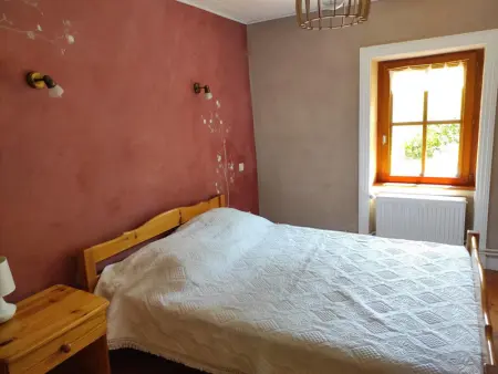 Gîte familial avec piscine partagée et cheminée à Renaison - Photo 5