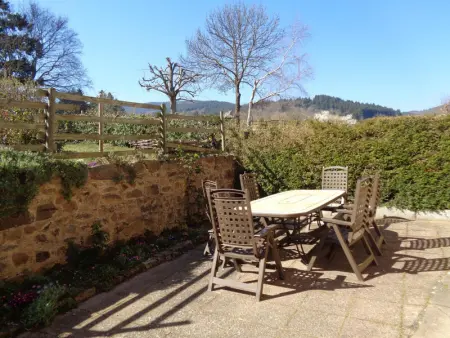 Gîte familial avec piscine partagée et cheminée à Renaison - Photo 11