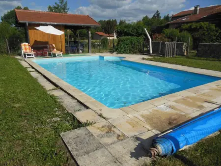 Gîte familial avec piscine partagée et cheminée à Renaison - Photo 15