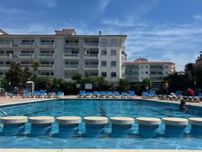 Appartement à Blanes, Appartement idéal à Blanes: 2 chambres, piscine, proche plage et commodités - L892975