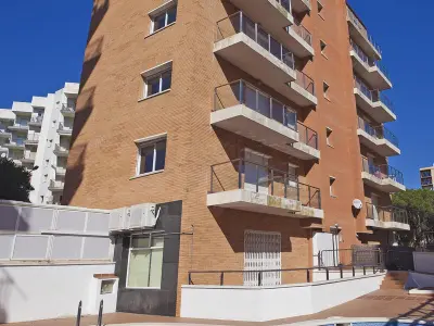 Appartement à Blanes, Appartement familial à Blanes - 2 chambres, piscine, WIFI gratuit à 50m de la plage - L892977