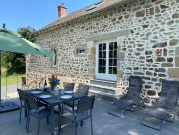 Gite à Marcillat en Combraille,Ancien corps de ferme rénové avec terrasse, chauffage électrique et wifi à Marcillat-en-Combraille FR-1-489-369 N°844070