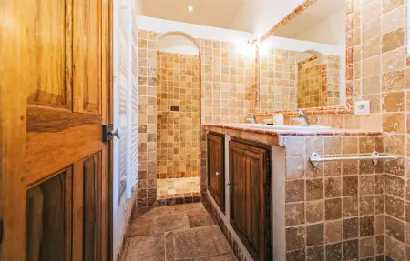 Location Maison 6 personnes à Lioux - Photo 23