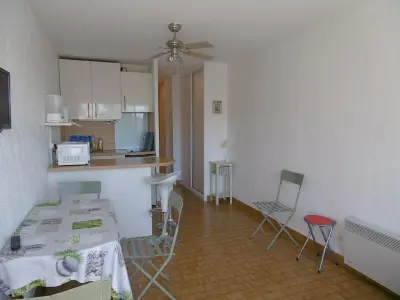 Appartement à Sète, Sète: Studio cabine 4 pers avec accès direct plage, parking privatif - L893508