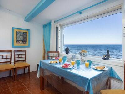 Beach house, 5 meters from the sea with barbecue, Villa 7 personnes à Tenerife ES-176-115