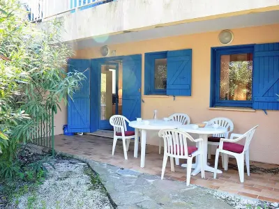 Appartement à Le Lavandou, Appartement 2 pièces cabine, 6 couchages, avec piscine et terrasse ensoleillée au Lavandou - L893648