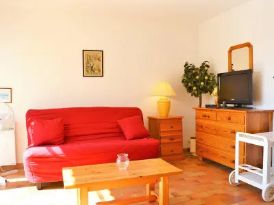 Appartement à Le Lavandou, Studio lumineux avec terrasse et garage, 4 couchages, proche plage au Lavandou - L893650