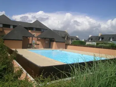 Appartement à Erdeven, Appartement duplex à Erdeven avec piscine, proche plage, 4 couchages, équipements complets - L893768