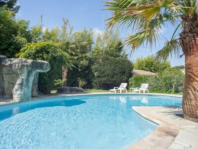 Villa 8 couchages, piscine privée, cuisine d'été, terrain de pétanque, Villa 8 personnes à Roquefort les Pins FR-1-662-4