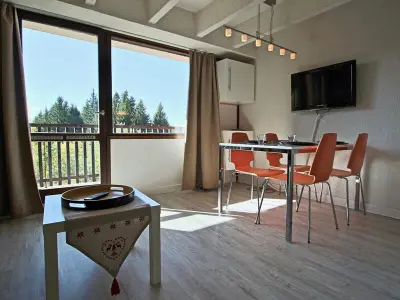 Appartement à Chamrousse, Charmant studio cabine avec balcon, parking couvert, ascenseur – Chamrousse 1650 - L951736