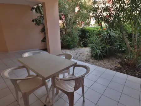 Spacieux rez-de-jardin avec terrasse et accès direct à la piscine à Sète - Photo 4