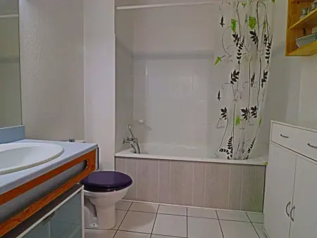 Spacieux rez-de-jardin avec terrasse et accès direct à la piscine à Sète - Photo 7