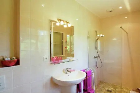 La Haute Prèze 34 près de la Dordogne, Villa de luxe avec piscine chauffée sur golf avec beaucoup d'intimité et vue panoramique. - Photo 22