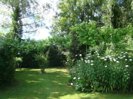 Maison Nature avec Salle de Jeux, Jardin Clos, et Wi-Fi à Dampierre-sous-Brou - Photo 25