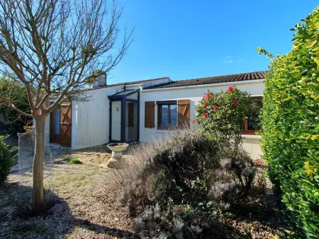 Maison à L'Aiguillon sur Mer, Maison confortable avec jardin proche plage, 3 chambres, WiFi, animaux sur demande - L846679
