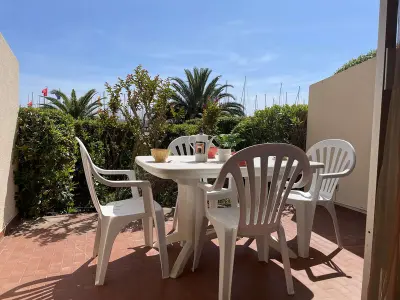 Appartement à Port Camargue, Studio climatisé avec terrasse, piscine & parking, proche plage et port - Le Grau-du-Roi - L894581