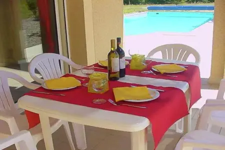 La Croix Blanche, Chalet spacieux à La Croix-Blanche avec piscine - Photo 10