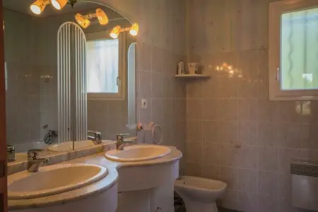 La Croix Blanche, Chalet spacieux à La Croix-Blanche avec piscine - Photo 12