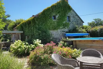 Puy de Dôme, Maison à Moureuille, Authentieke Gîte in de Auvergne met zwembad en wellness FR-00052-24 N°814216