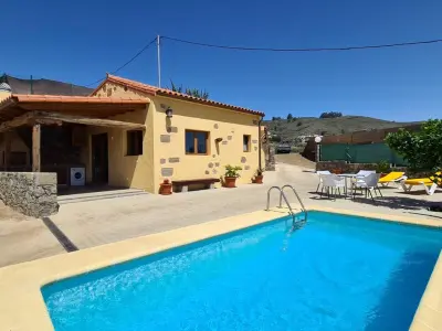 Casa rural en ,Charmant Gîte Rural avec Piscine Privée à Vega de San Mateo, Idéal pour 4 Personnes ES-177-12 N°850827