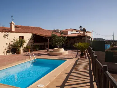 Casa rural en Vega de San Mateo,Maison de campagne avec piscine et barbecue, idéale pour couples et familles ES-177-13 N°850828