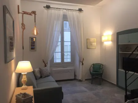 Appartement à Menton, Charmant Studio avec Mezzanine, Climatisé, au Cœur de Menton, Proche Plages et Commerces - L894780