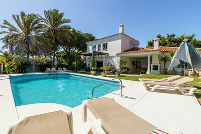 Villa Marbesa Near Beach And With Pool, Villa 12 personnes à Marbella 915902