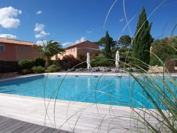 Villa in Lecci,Villa Duplex Climatisée - Plage et Commerces à Pied - Résidence de Standing avec Piscine FR-1-394-326 N°847336