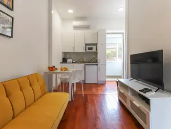 Wohnung in Lisbonne,Superbe Appartement Design à Lisbonne - 1ch, proche centre, équipé, parfait pour couples/familles PT-2-10 N°894848